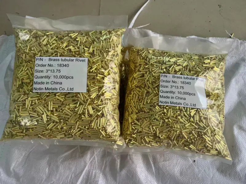 Đơn đặt hàng mẫu cho đinh tán hình ống hướng đến Vương quốc Anh